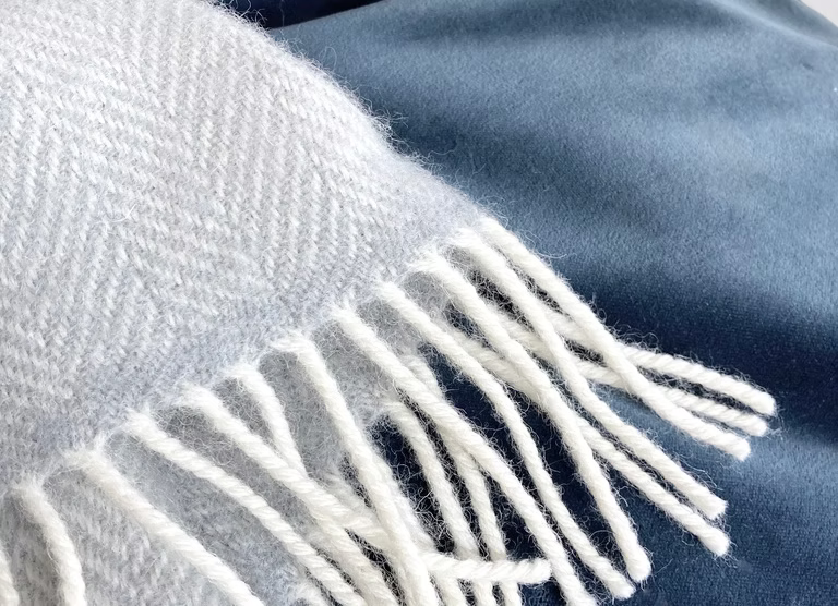 Richmond Throw Thistle Grey