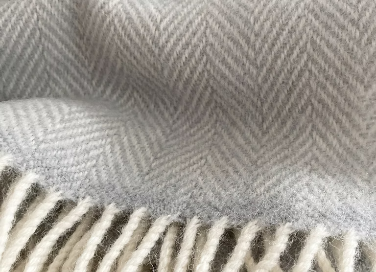 Richmond Throw Thistle Grey