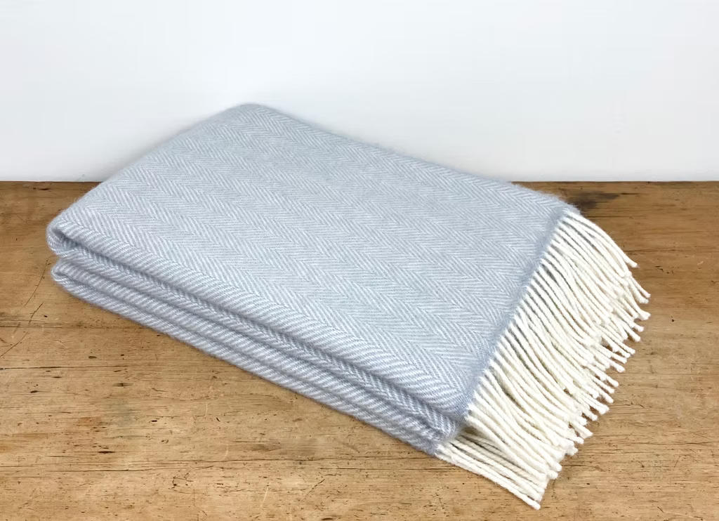 Richmond Throw Thistle Grey