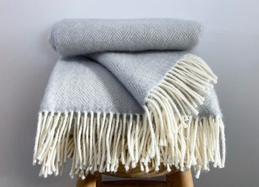 Richmond Throw Thistle Grey