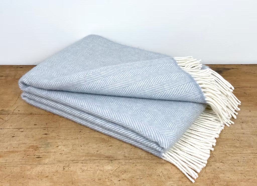 Richmond Throw Thistle Grey